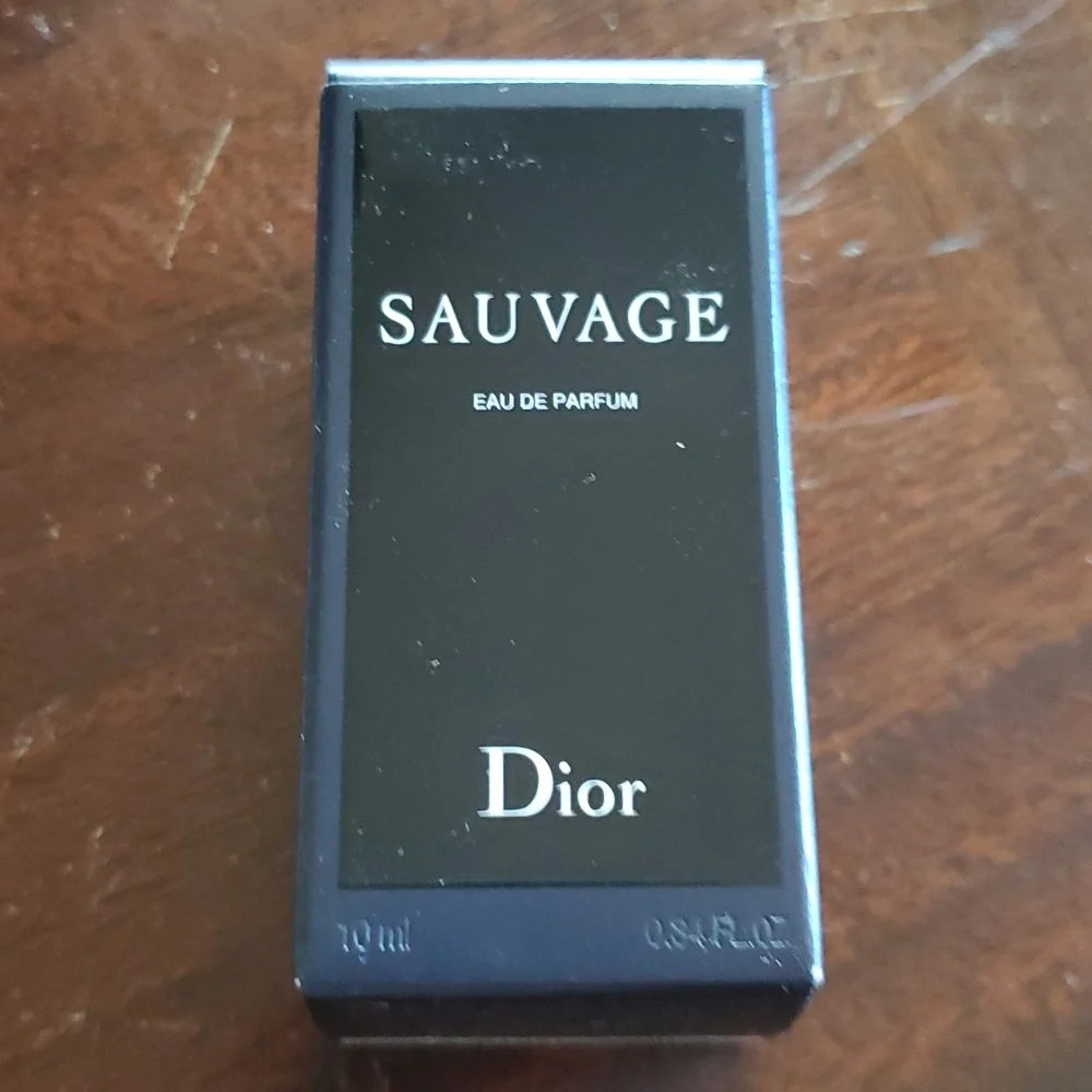 Christian Dior Sauvage Eau de Parfum Mini - Picture 2 of 3